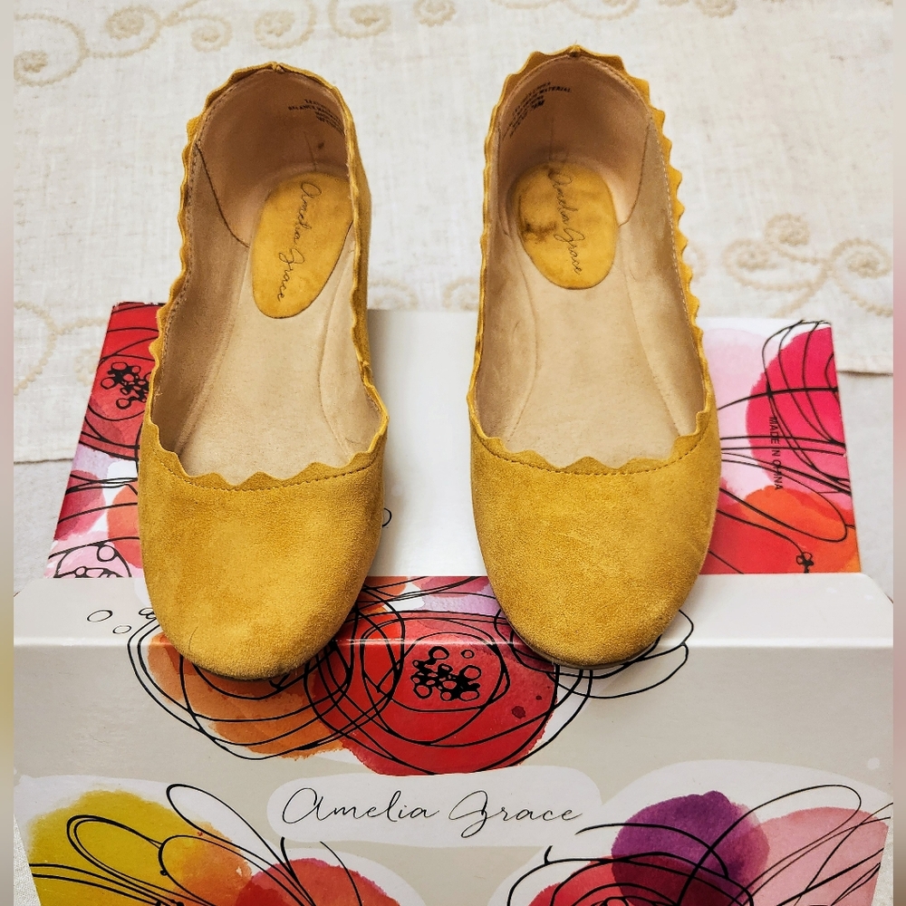 Amelia Grace Wynne Scalloped Suede‎ Ballet Flats